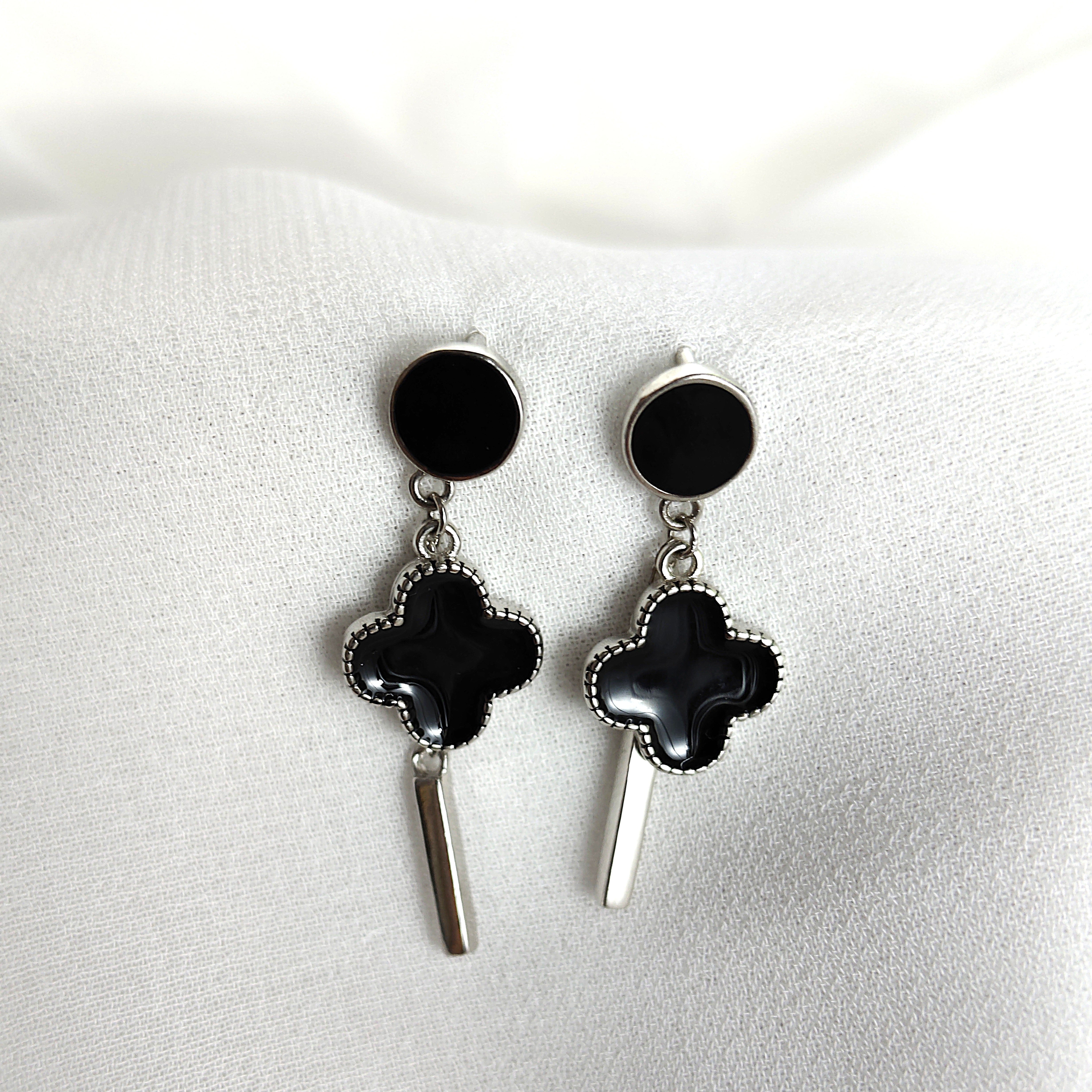 Boucles d’Oreilles Trèfle Élégant en Argent Boucles d’Oreilles Trèfle Élégant en Argent