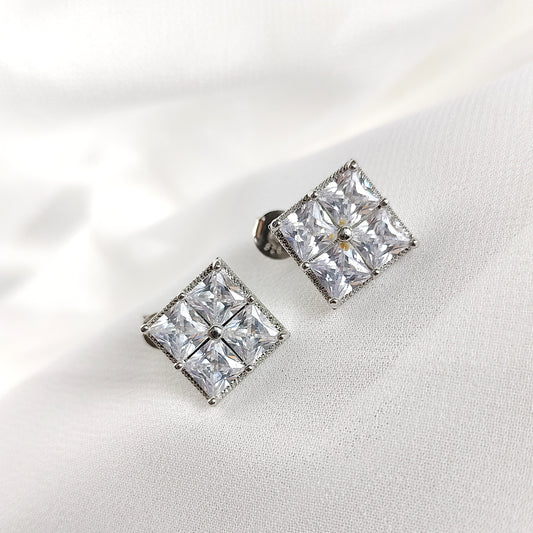 Boucles d’Oreilles Carré Élégant en Argent 925 – Zircons Princes