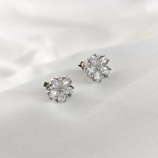 Boucles d’Oreilles Fleur Brillante en Argent 925 – Zircons Éclatants