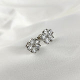 Boucles d’Oreilles Fleur Brillante en Argent 925 – Zircons Éclatants Boucles d’Oreilles Fleur Brillante en Argent 925 – Zircons Éclatants