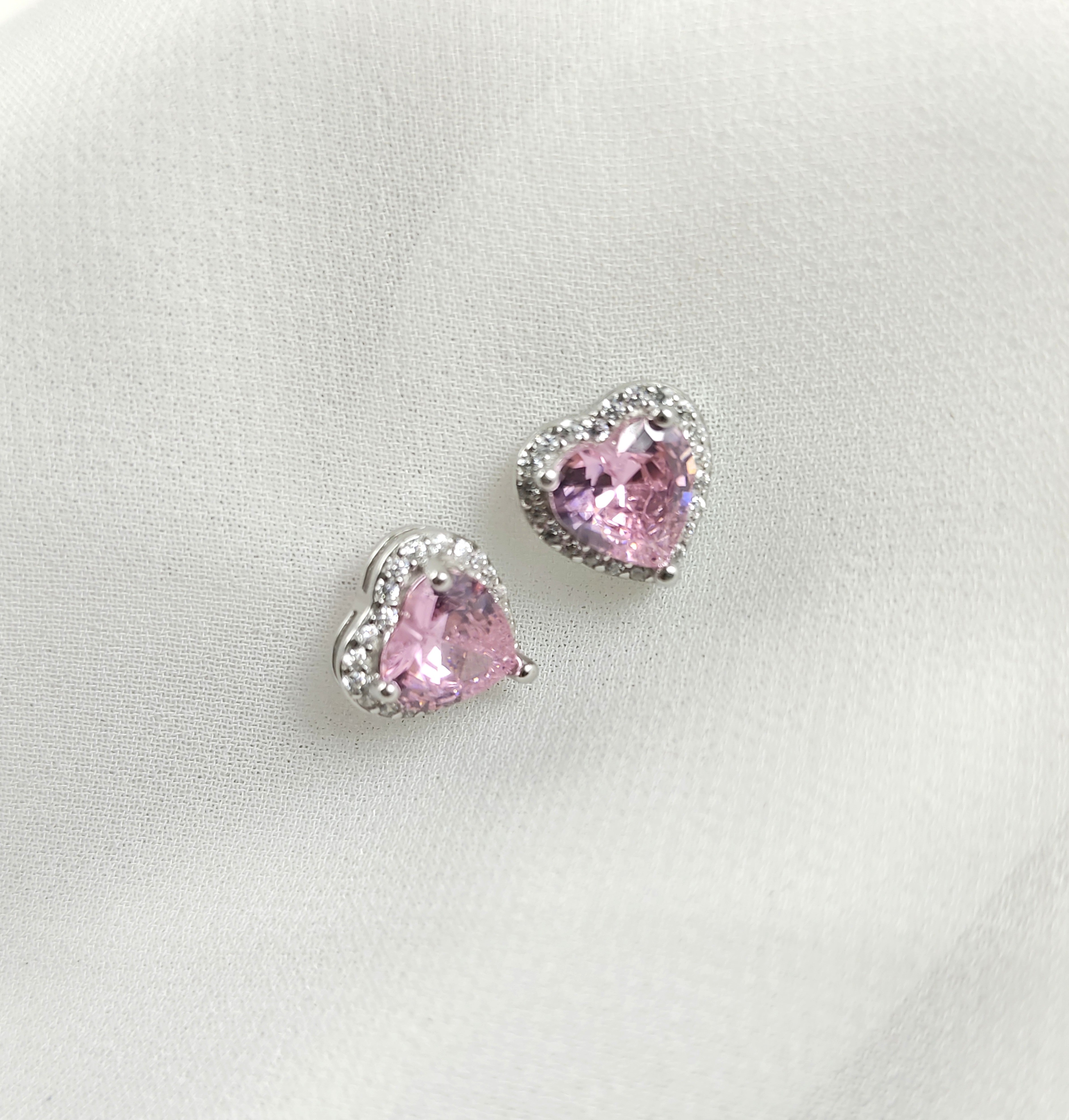 Boucles d’Oreilles Duo Cœur en Argent 925 – Rose & Violet Étincelant Boucles d’Oreilles Duo Cœur en Argent 925 – Rose & Violet Étincelant
