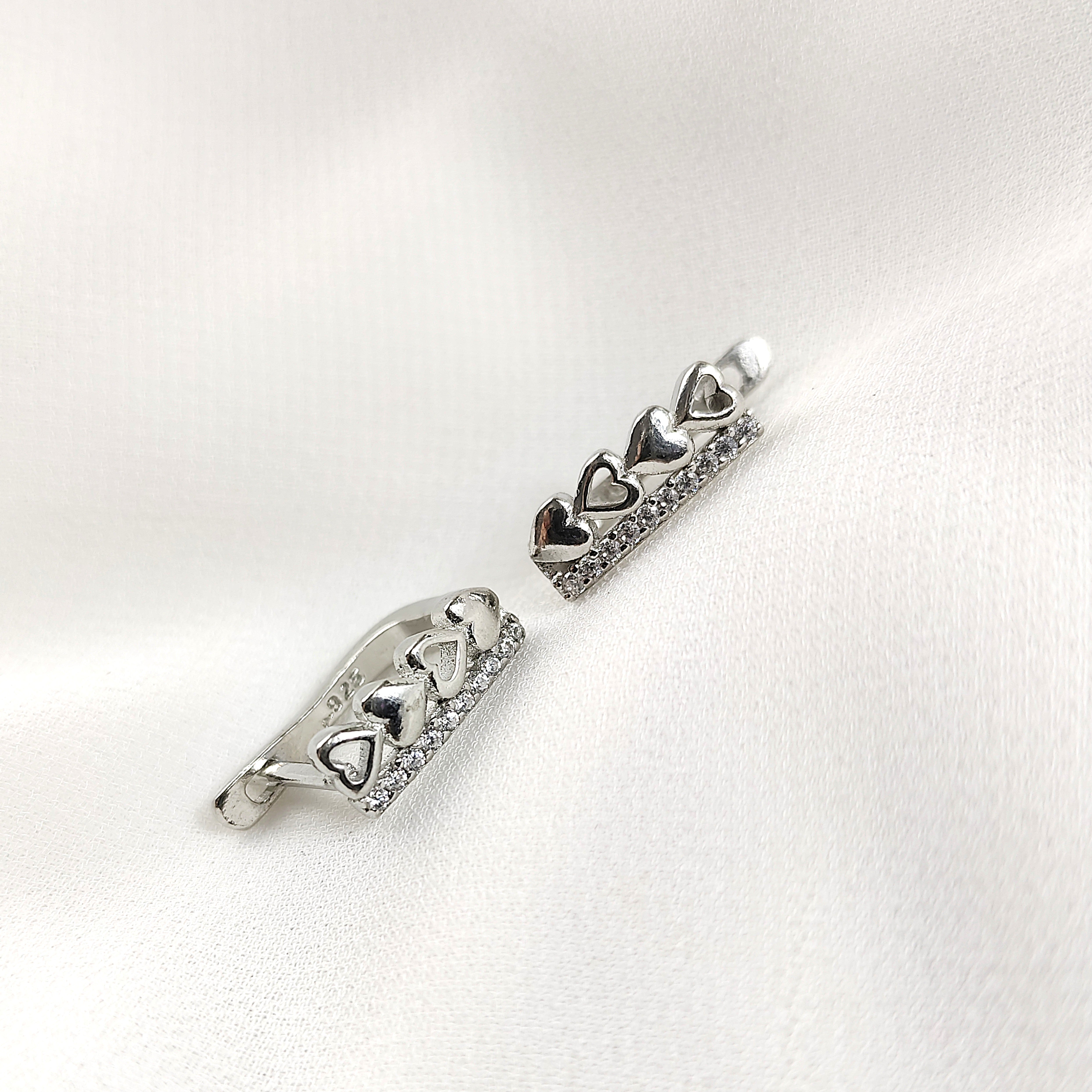 Boucles d’Oreilles Cœurs Alignés en Argent 925 – Romance Éternelle Boucles d’Oreilles Cœurs Alignés en Argent 925 – Romance Éternelle