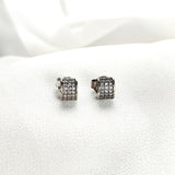 Boucles d’Oreilles Mini-Cube Pavé Zircon en Argent 925 – Élégance Discrète Boucles d’Oreilles Mini-Cube Pavé Zircon en Argent 925 – Élégance Discrète