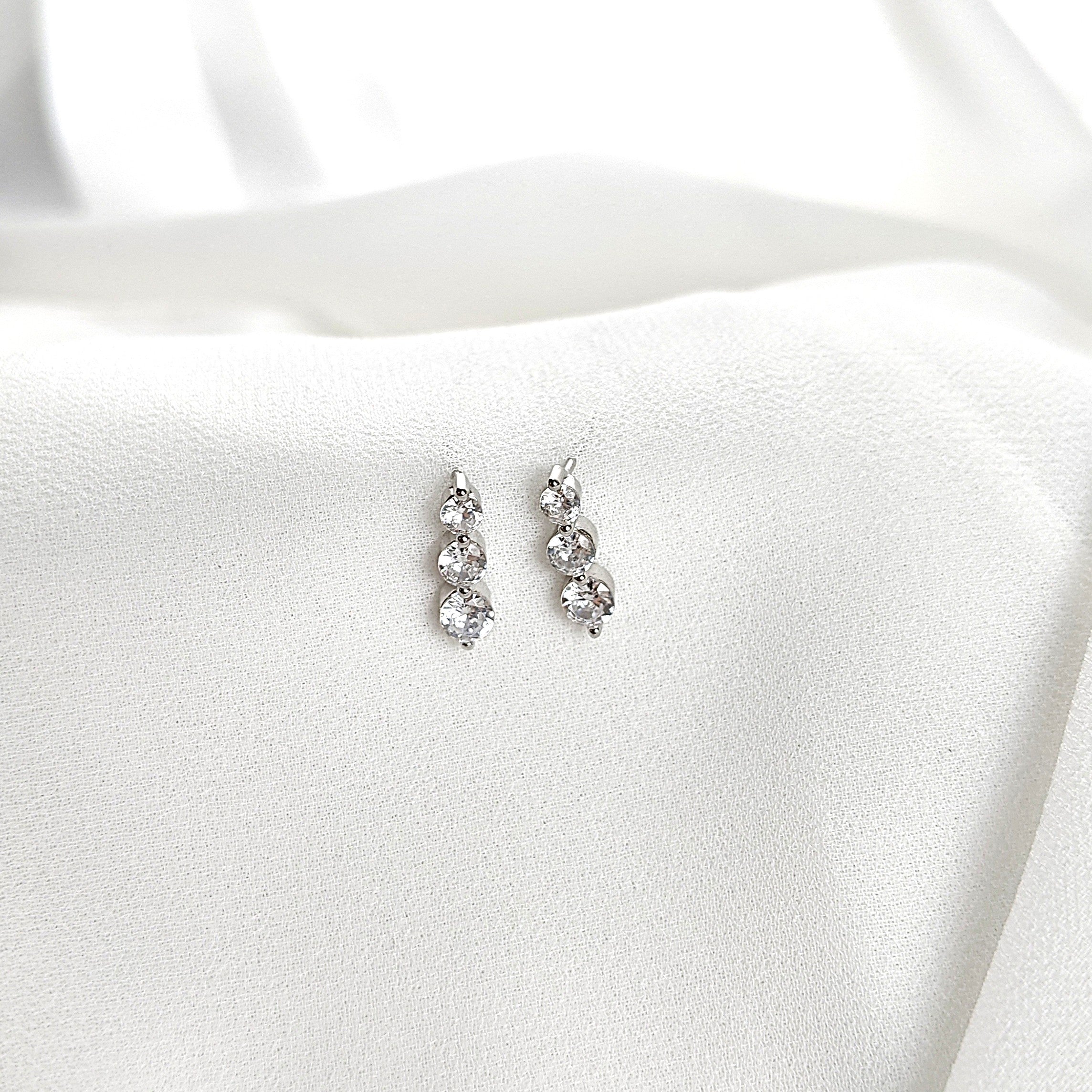Boucles d’Oreilles Gouttes de Lumière en Argent 925 – Triple Éclat Boucles d’Oreilles Gouttes de Lumière en Argent 925 – Triple Éclat