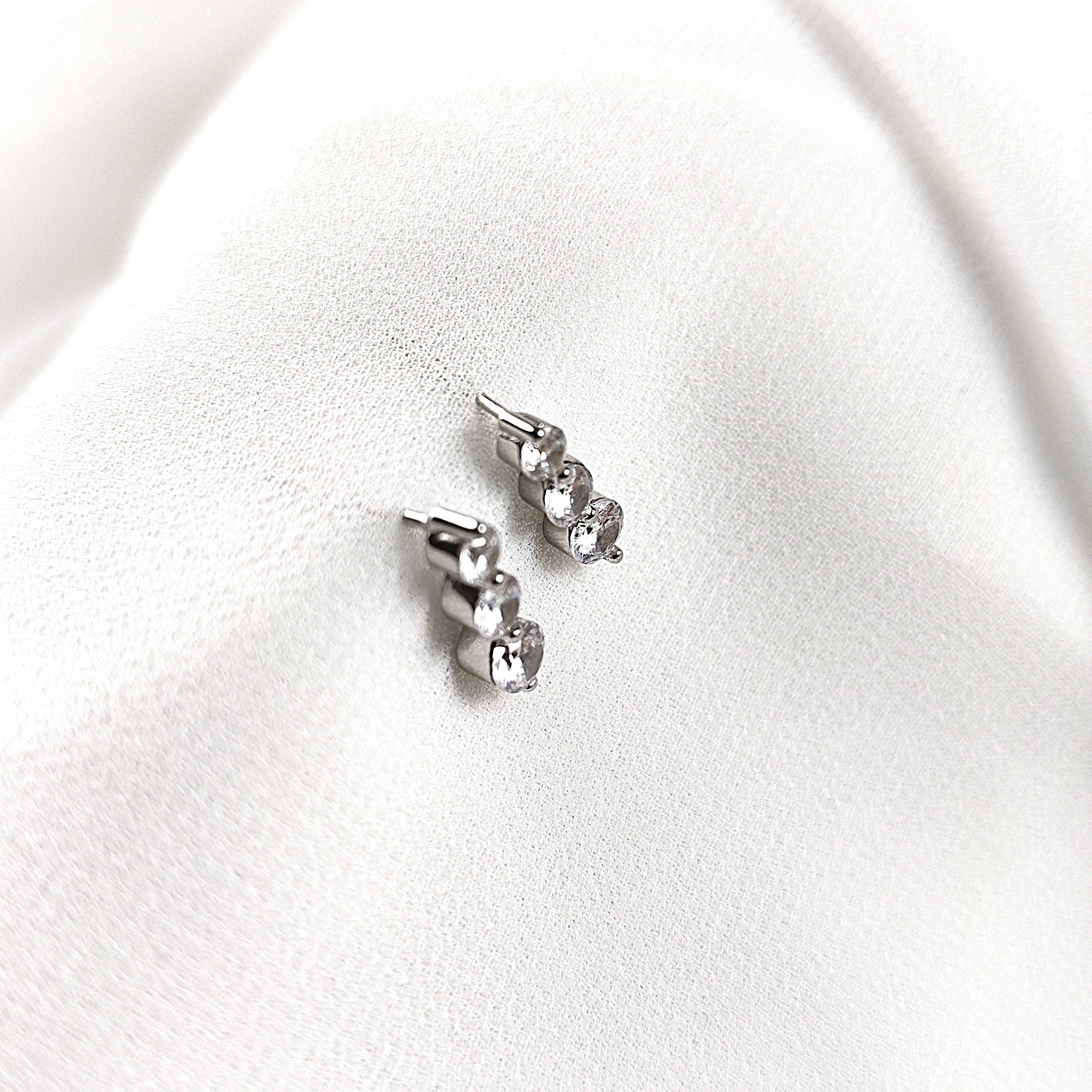 Boucles d’Oreilles Gouttes de Lumière en Argent 925 – Triple Éclat Boucles d’Oreilles Gouttes de Lumière en Argent 925 – Triple Éclat