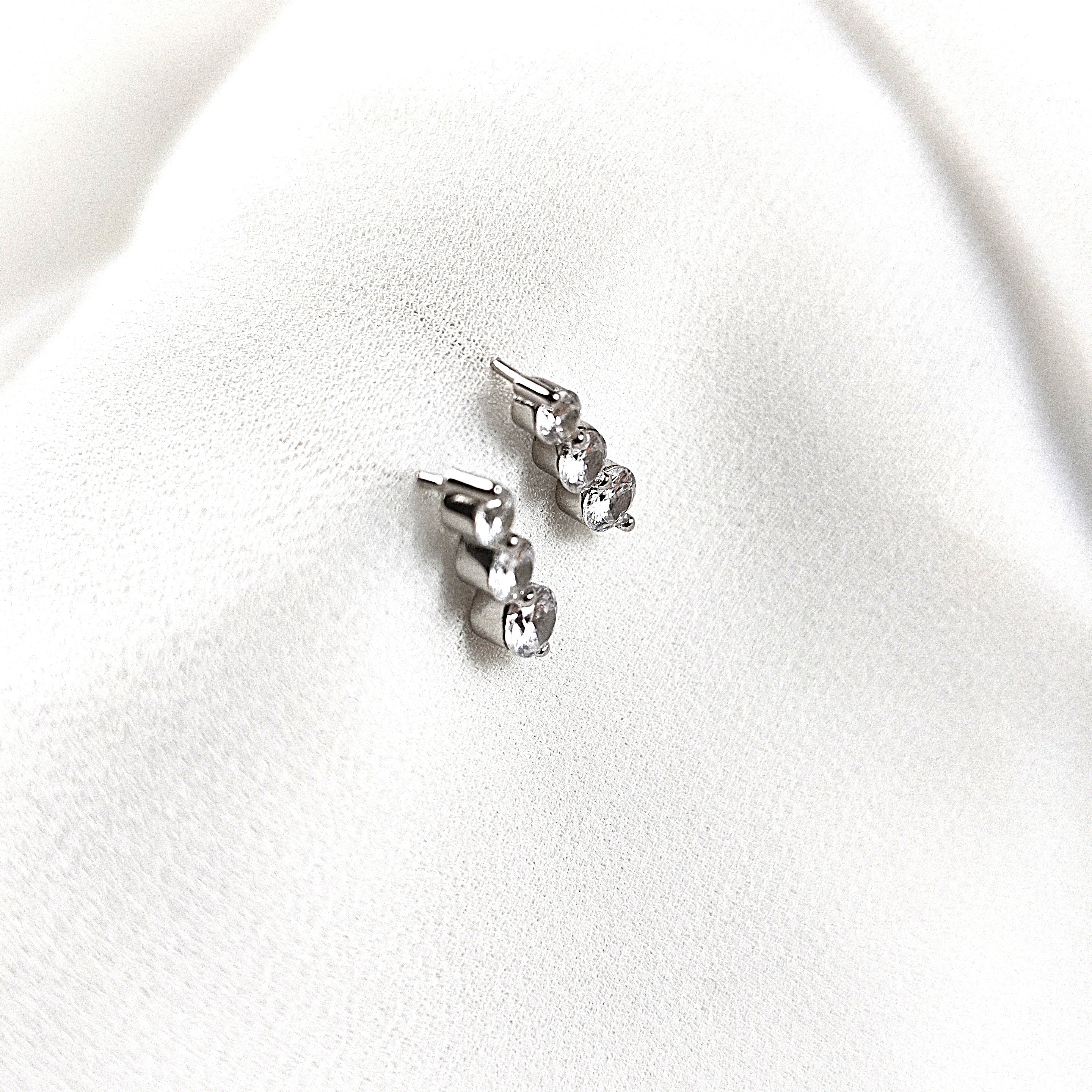 Boucles d’Oreilles Gouttes de Lumière en Argent 925 – Triple Éclat Boucles d’Oreilles Gouttes de Lumière en Argent 925 – Triple Éclat
