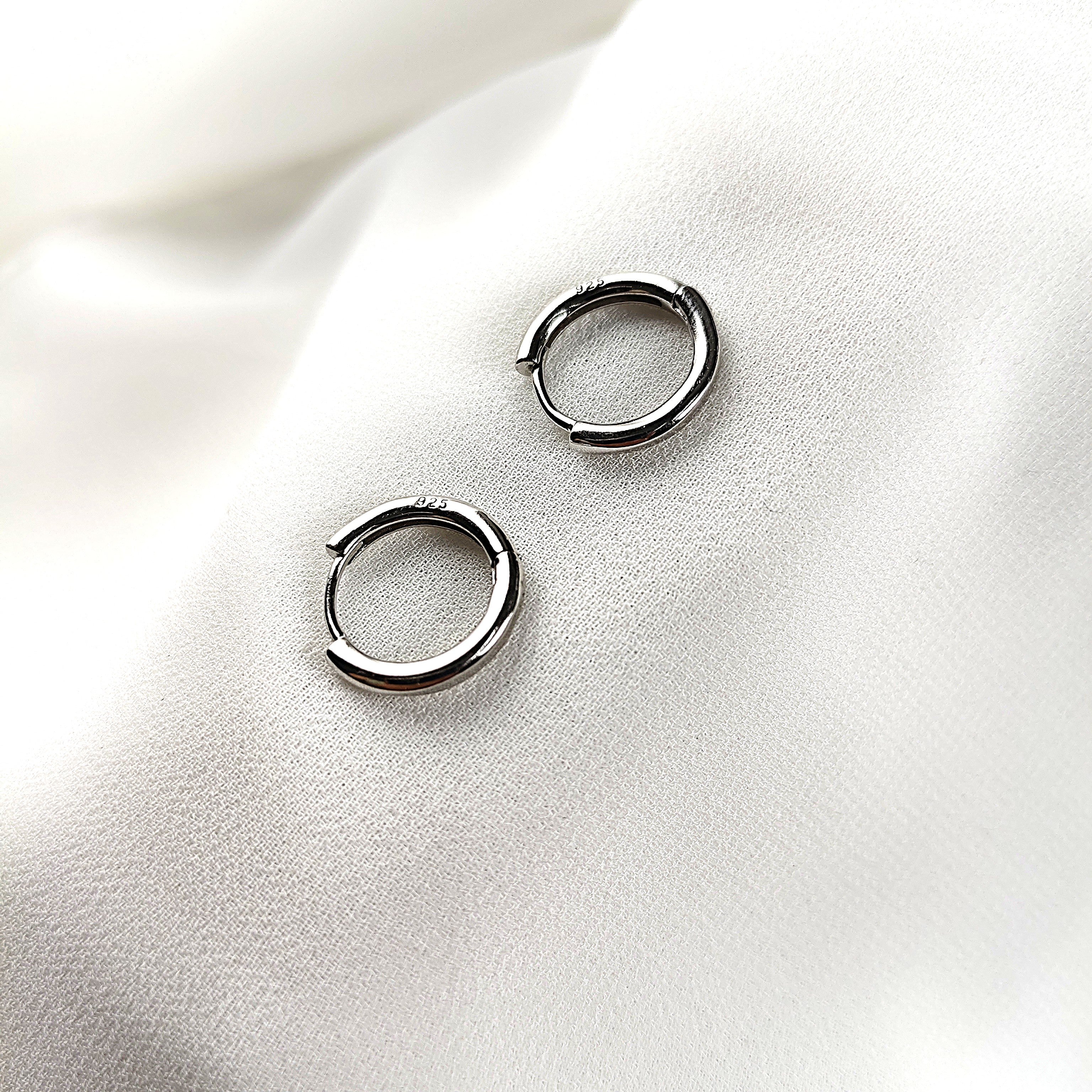 Créoles Minimalistes en Argent 925 – Élégance Intemporelle Créoles Minimalistes en Argent 925 – Élégance Intemporelle
