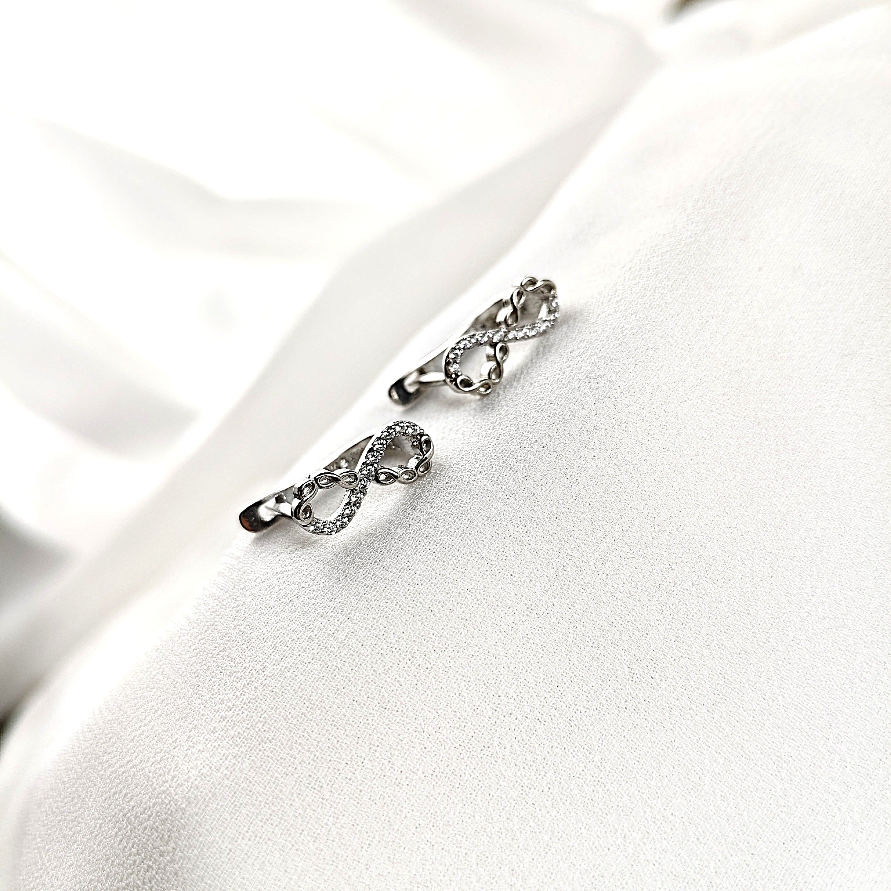 Boucles d’Oreilles Infini Éclatant en Argent 925 – Symbole d’Éternité Boucles d’Oreilles Infini Éclatant en Argent 925 – Symbole d’Éternité