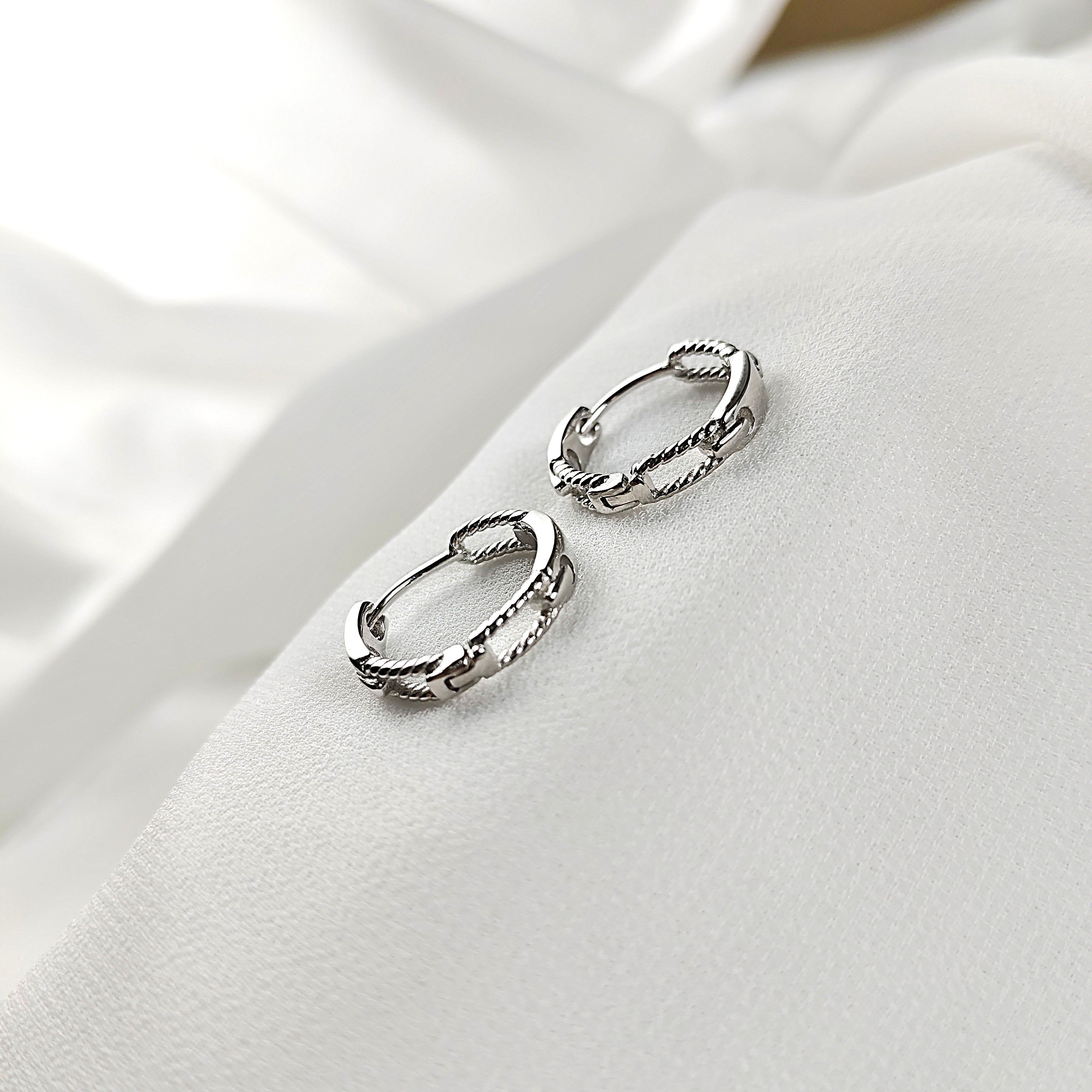 Créoles Texturées en Argent 925 – Élégance et Originalité Créoles Texturées en Argent 925 – Élégance et Originalité