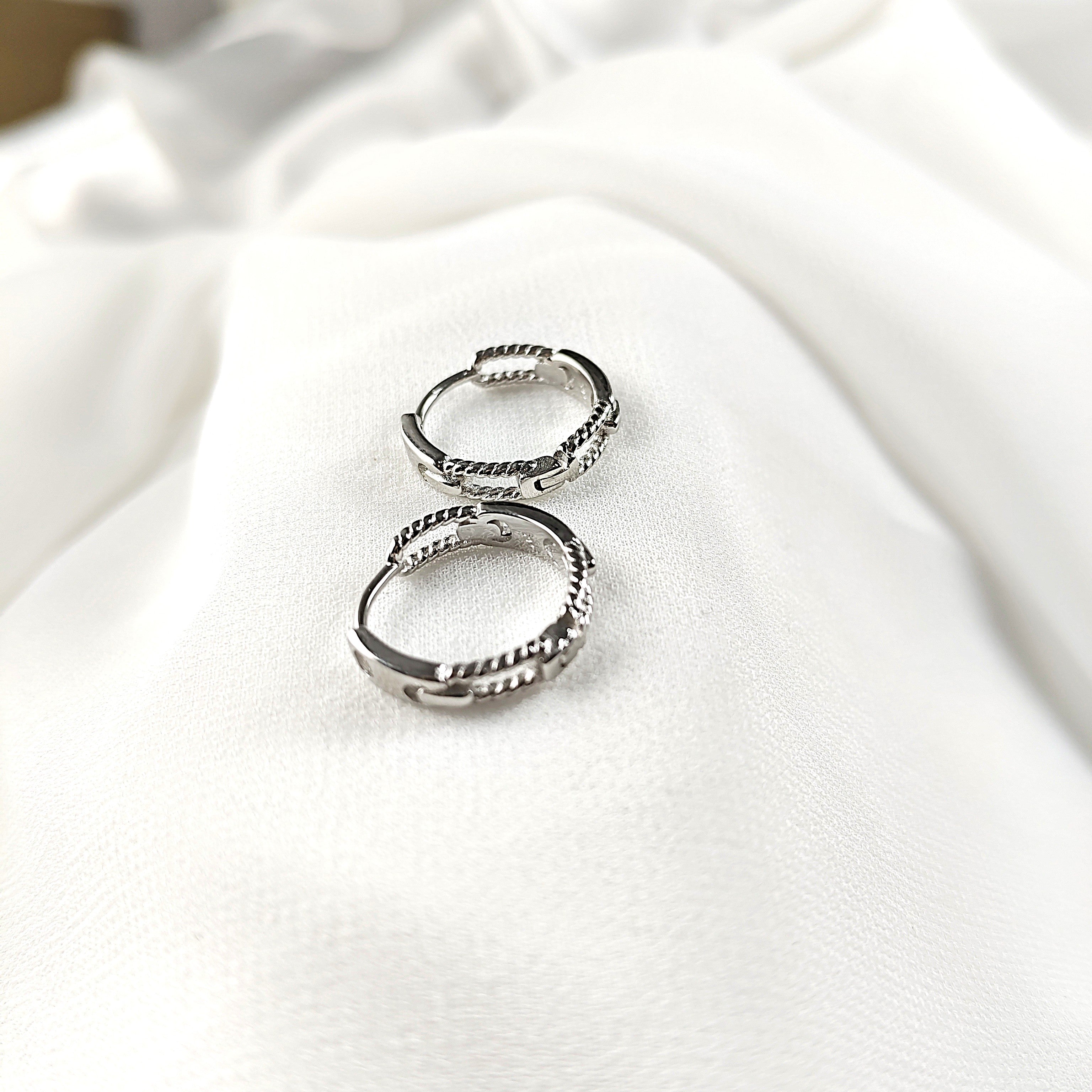 Créoles Texturées en Argent 925 – Élégance et Originalité Créoles Texturées en Argent 925 – Élégance et Originalité