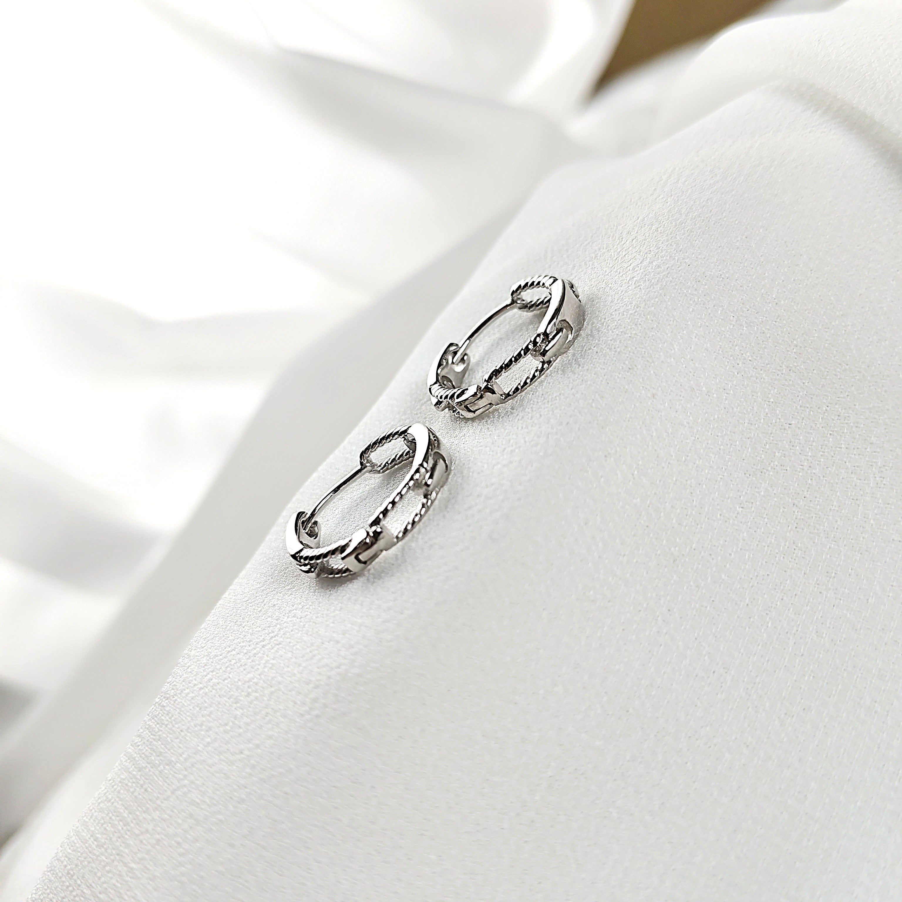 Créoles Texturées en Argent 925 – Élégance et Originalité Créoles Texturées en Argent 925 – Élégance et Originalité