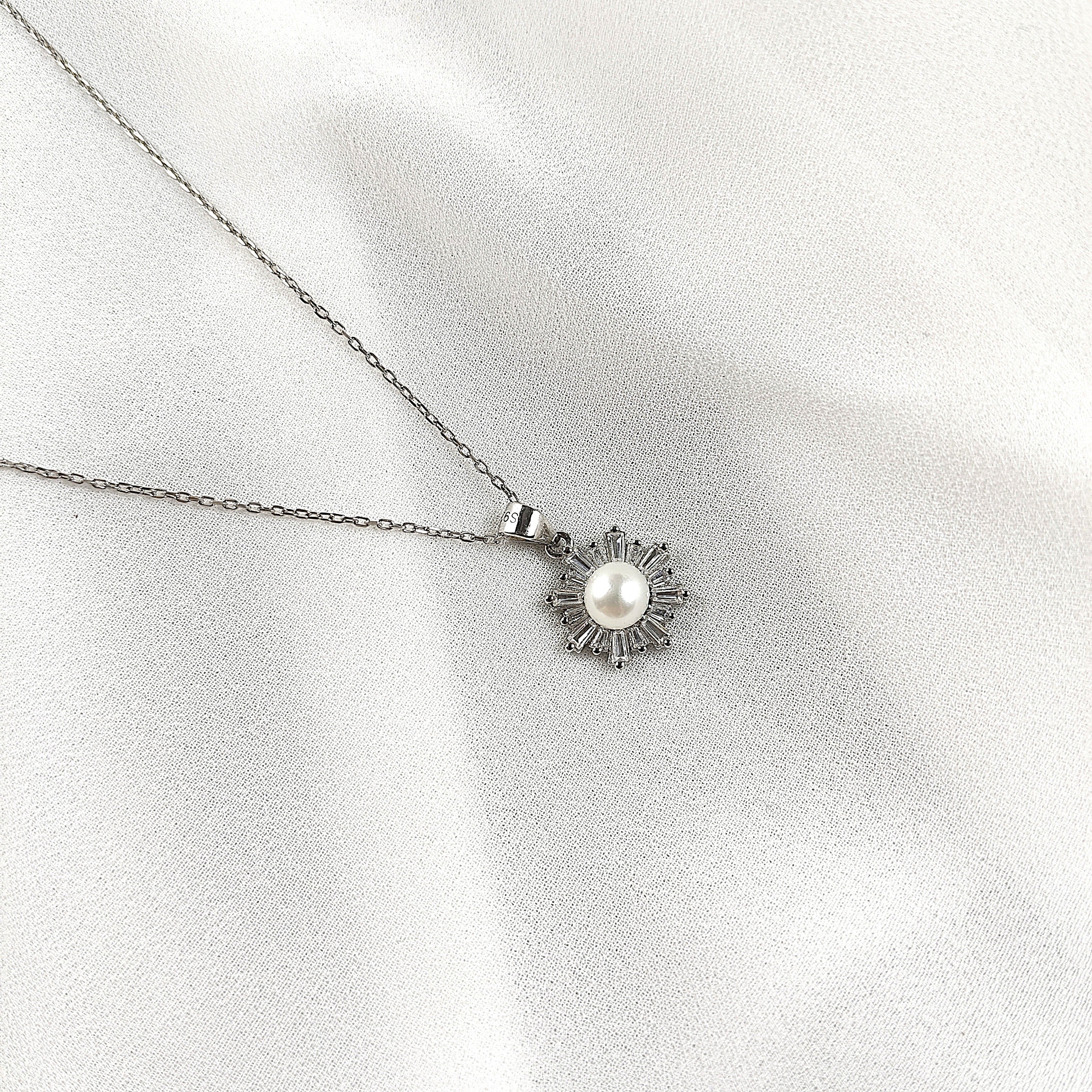 Collier Soleil en Argent 925 avec Perle Élégante Collier Soleil en Argent 925 avec Perle Élégante