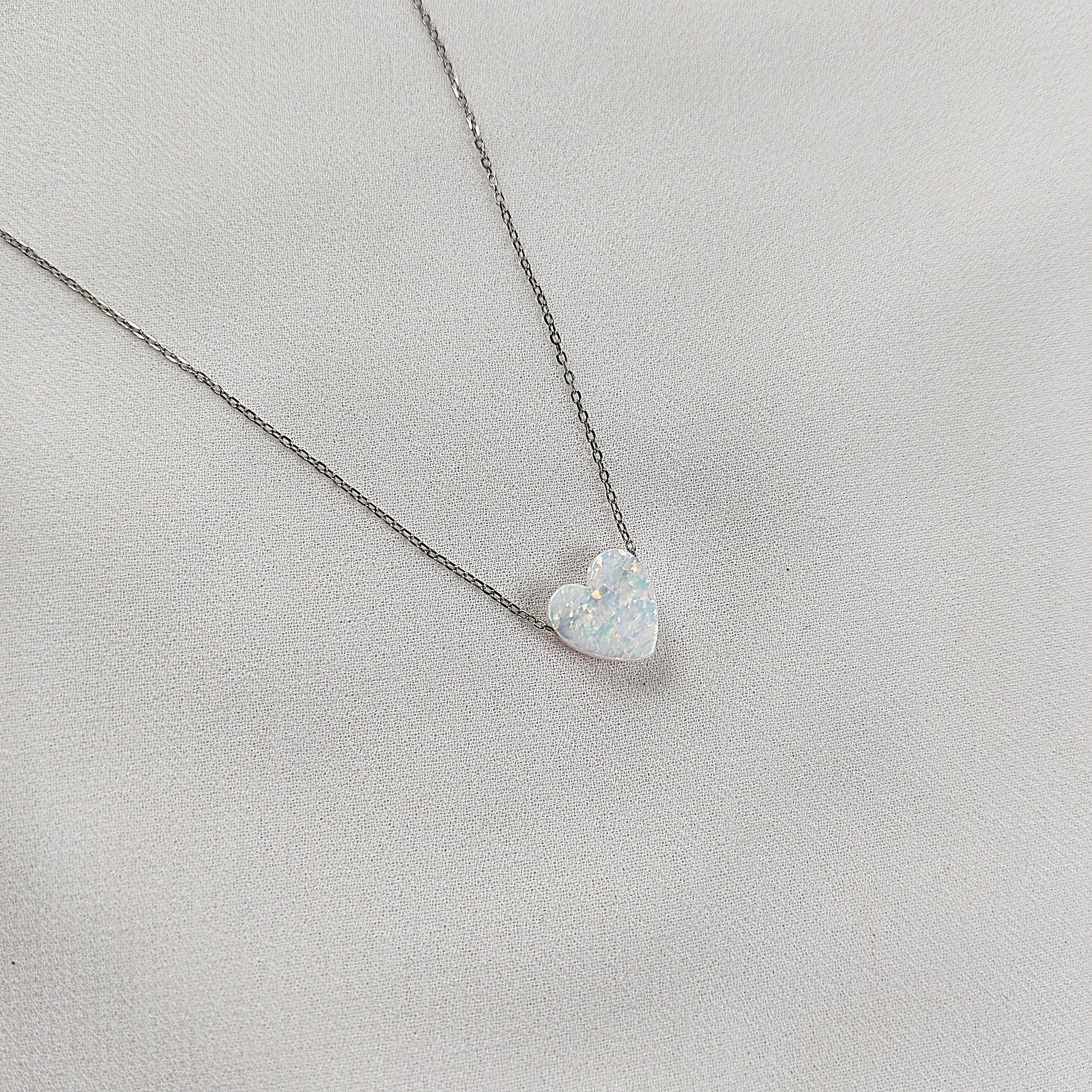 Chaîne en Argent 925 avec Pendentif Cœur Blanc Opalescent Chaîne en Argent 925 avec Pendentif Cœur Blanc Opalescent