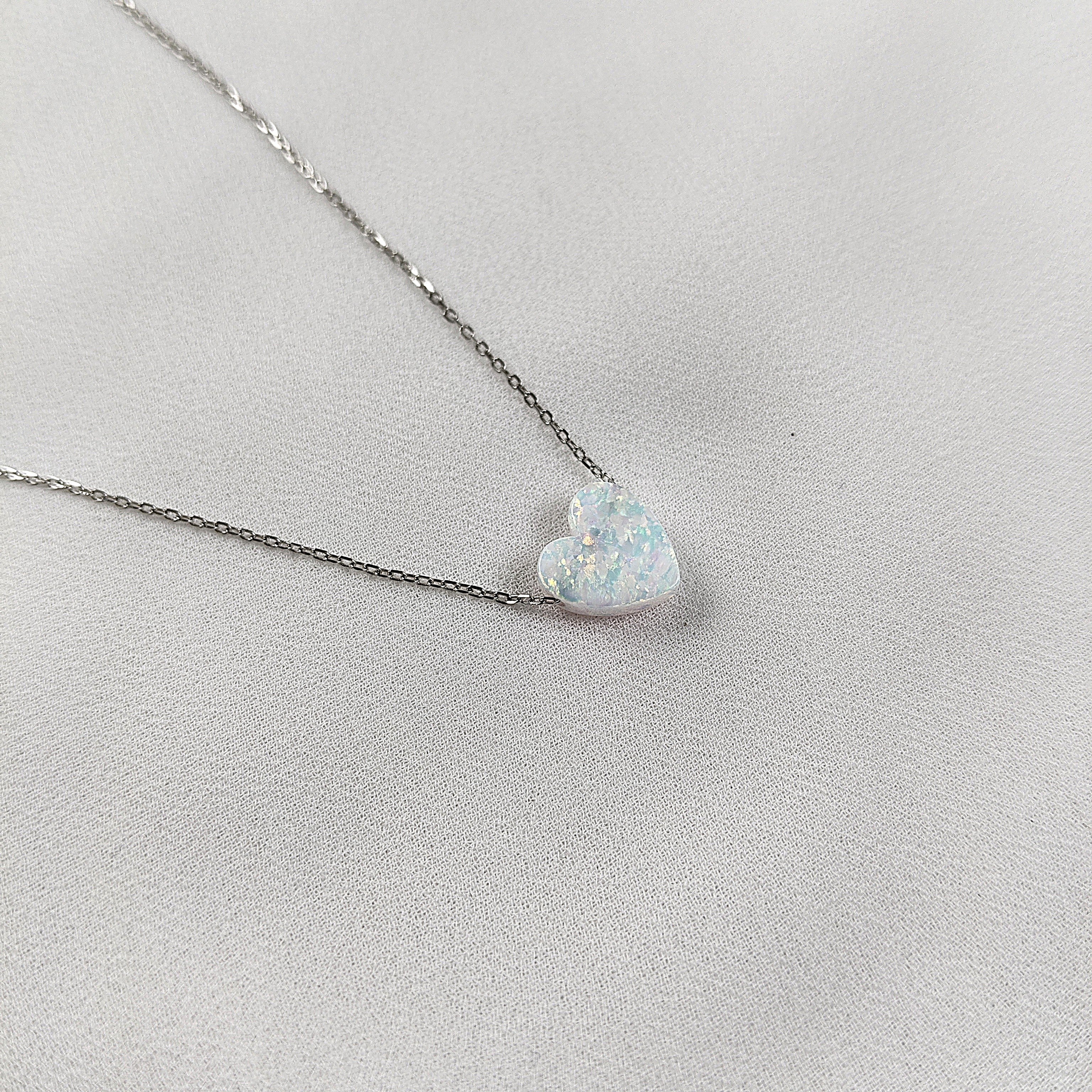 Chaîne en Argent 925 avec Pendentif Cœur Blanc Opalescent Chaîne en Argent 925 avec Pendentif Cœur Blanc Opalescent