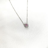 Chaîne en Argent 925 avec Pendentif Solitair Rose & Éclat de Zircons Chaîne en Argent 925 avec Pendentif Solitair Rose & Éclat de Zircons