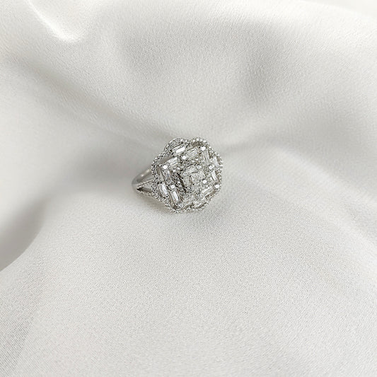 Bague en argent sertie de zircon – Éclat et raffinement intemporel