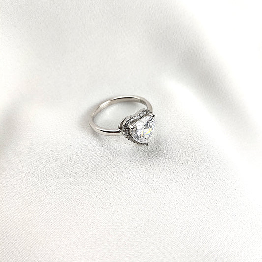 Bague en argent avec zircon en forme de cœur – Élégance et romantisme