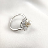 Bague en Argent 925 avec Perle & Oxydes de Zircon – Élégance Intemporelle Bague en Argent 925 avec Perle & Oxydes de Zircon – Élégance Intemporelle