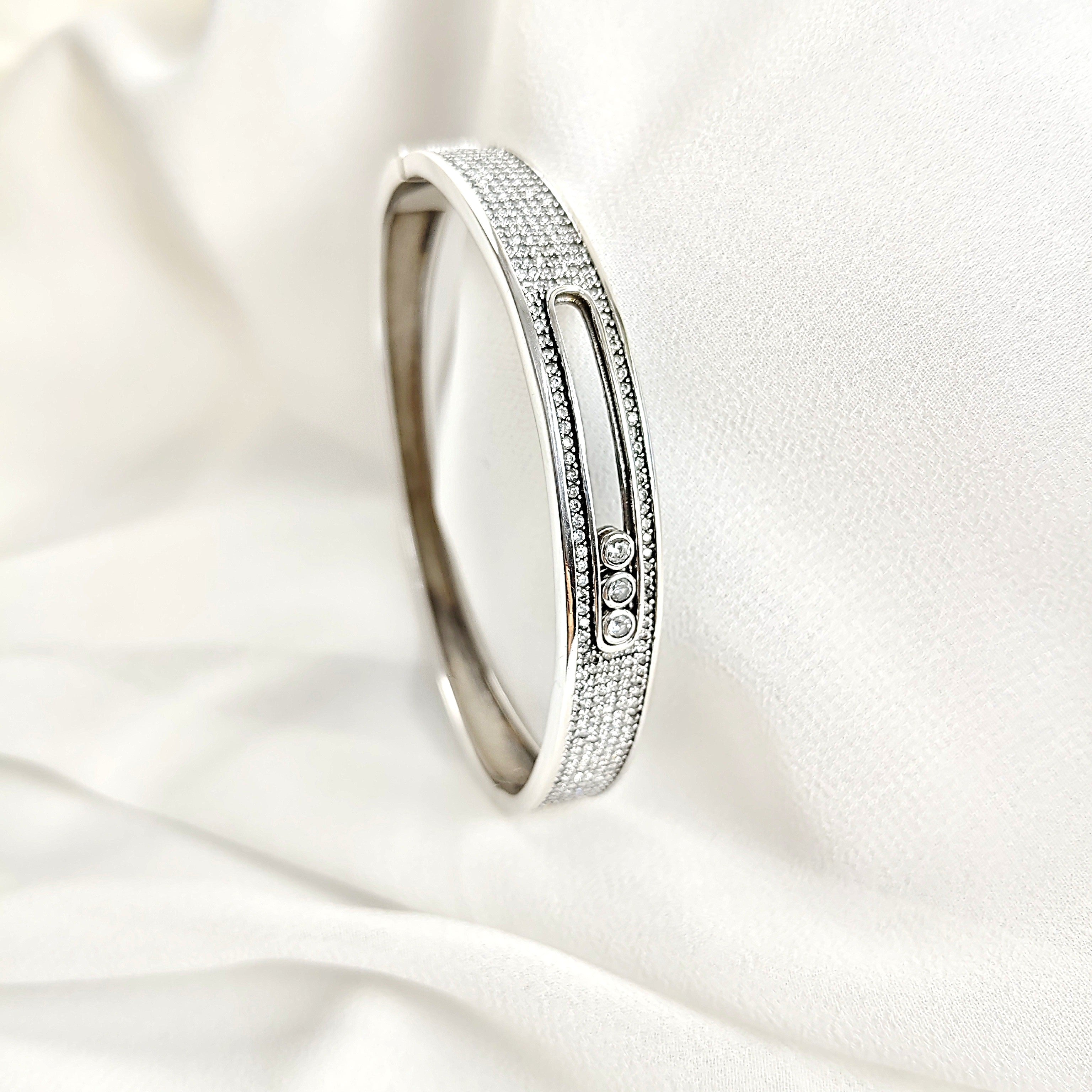 Bracelet jonc en argent rhodié avec incrustation de zircons scintillants Bracelet jonc en argent rhodié avec incrustation de zircons scintillants