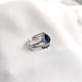 Bague Alliance en Argent Rhodié avec Saphir Bleu Goutte et Zirconium Bague Alliance en Argent Rhodié avec Saphir Bleu Goutte et Zirconium