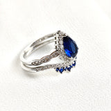 Bague Alliance en Argent Rhodié avec Saphir Bleu Goutte et Zirconium Bague Alliance en Argent Rhodié avec Saphir Bleu Goutte et Zirconium