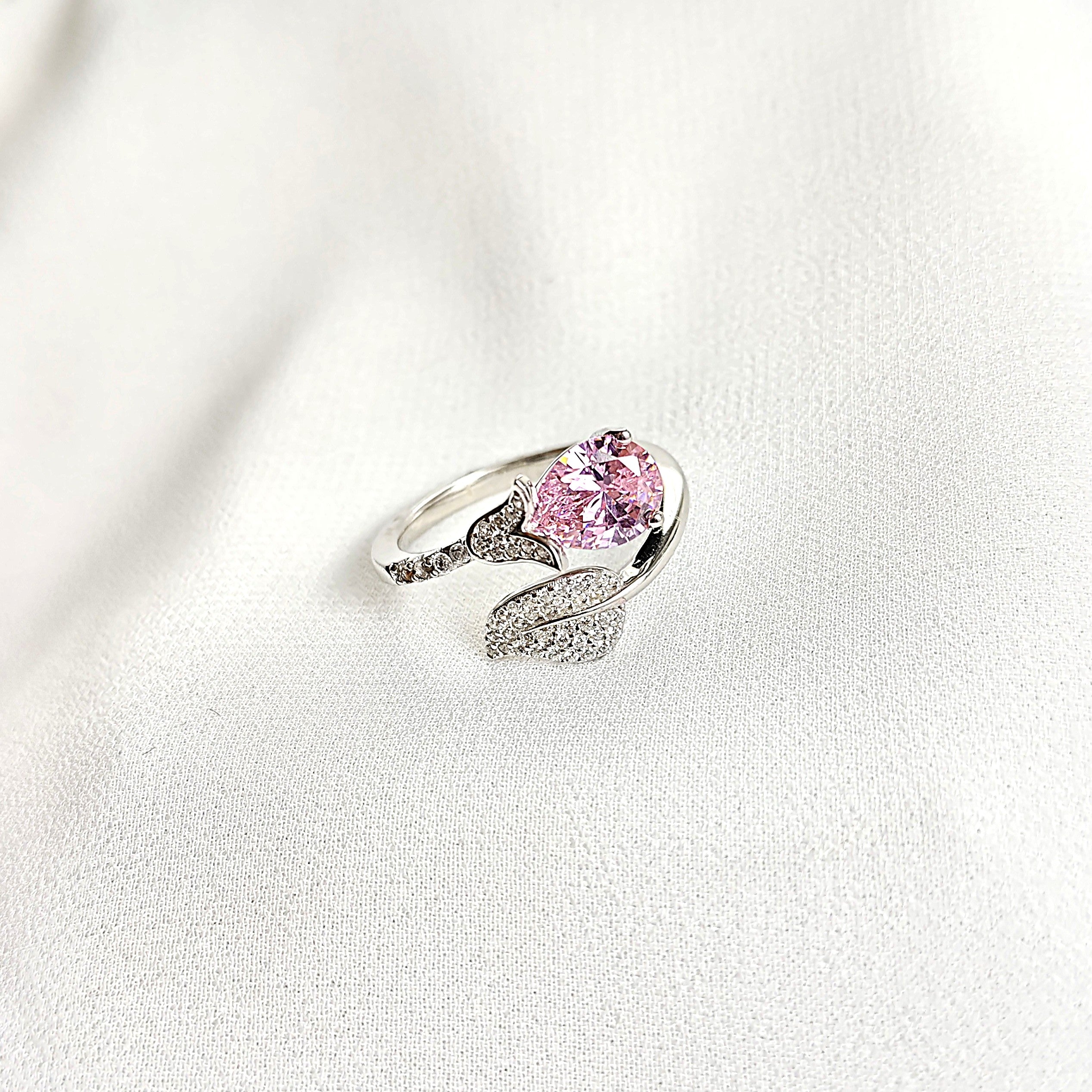 Bague en Argent Sterling avec Zircon Rose et Oxydes de Zirconium Bague en Argent Sterling avec Zircon Rose et Oxydes de Zirconium