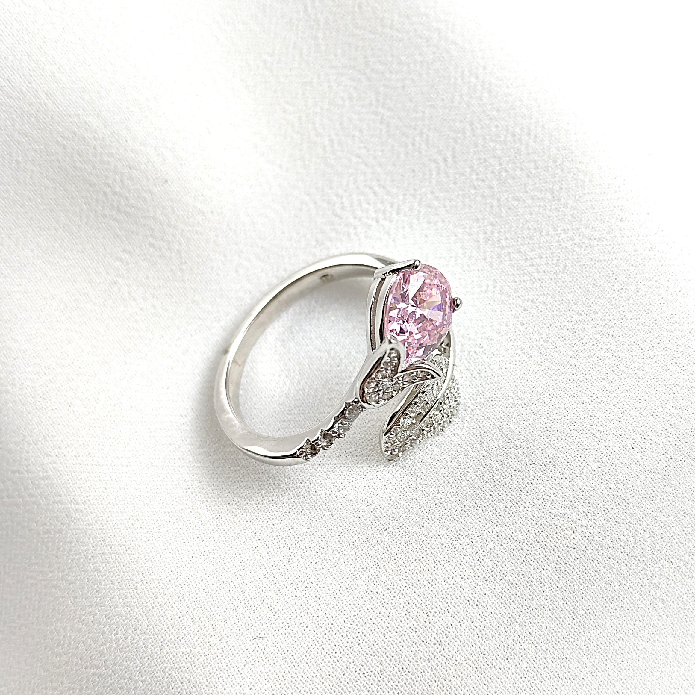 Bague en Argent Sterling avec Zircon Rose et Oxydes de Zirconium Bague en Argent Sterling avec Zircon Rose et Oxydes de Zirconium