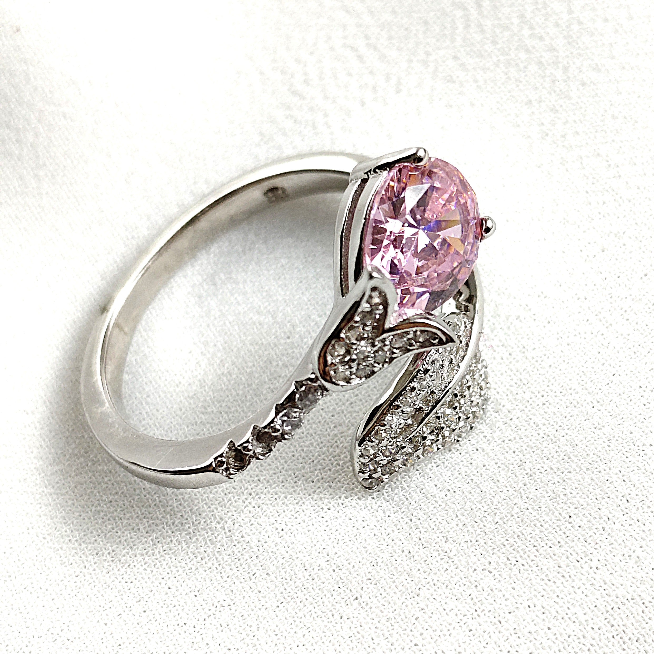 Bague en Argent Sterling avec Zircon Rose et Oxydes de Zirconium Bague en Argent Sterling avec Zircon Rose et Oxydes de Zirconium