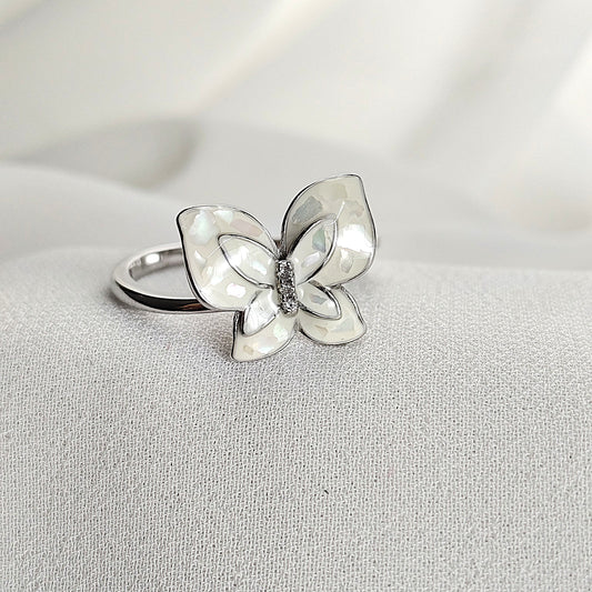 Bague papillon en argent rhodié et nacre blanche
