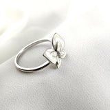 Bague papillon en argent rhodié et nacre blanche Bague papillon en argent rhodié et nacre blanche