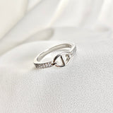 Bague en argent rhodié avec motif cercle et pavage de zircons Bague en argent rhodié avec motif cercle et pavage de zircons