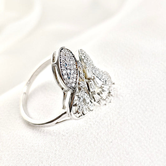 Bague en argent rhodié design papillon pavée de zircons