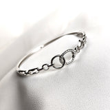 Bracelet en argent sterling avec anneaux entrelacés et zirconium Bracelet en argent sterling avec anneaux entrelacés et zirconium