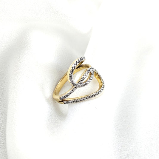 Bague en plaqué or design entrelacé pavée de zircons