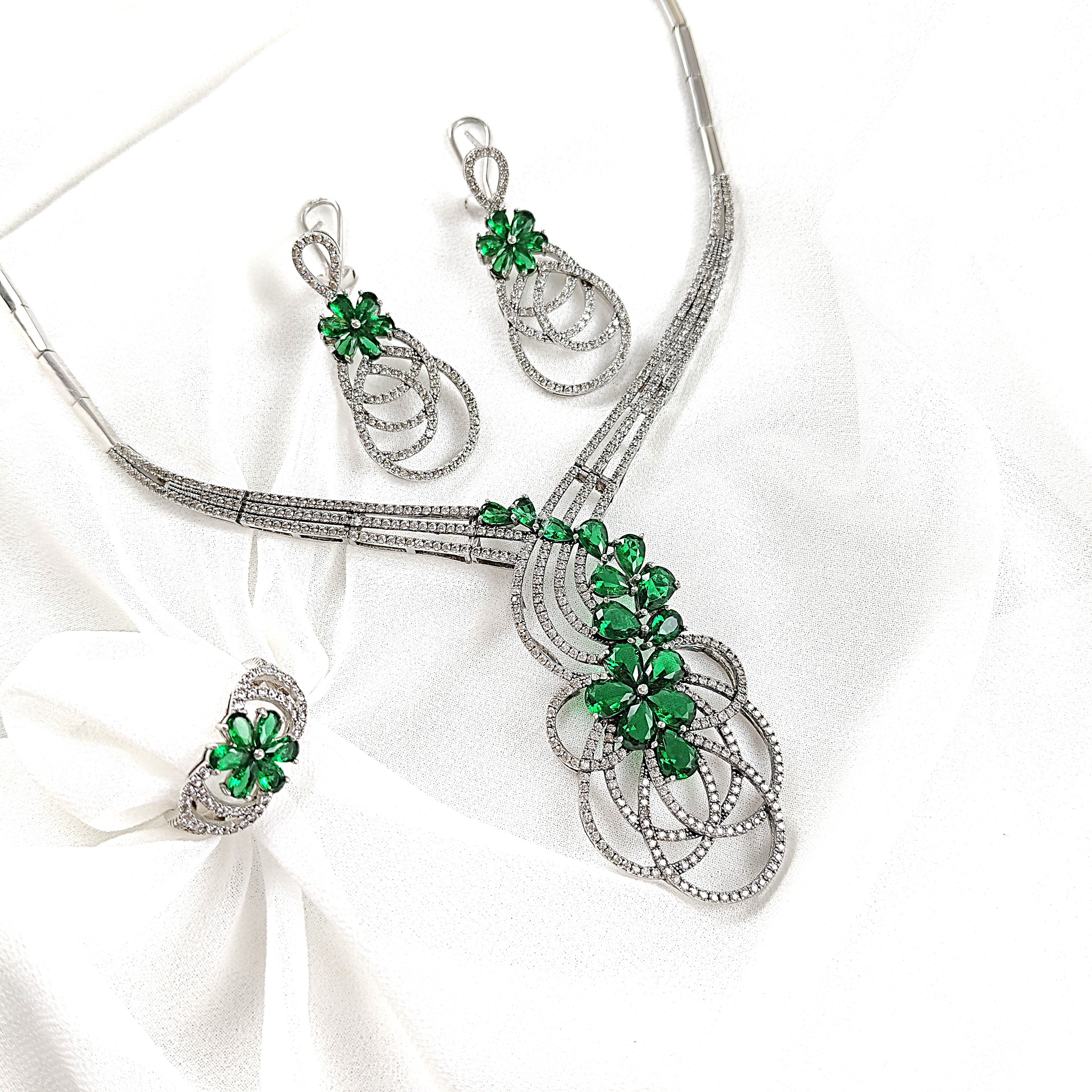 Parure en Argent Rhodié avec Zircons Verts Parure en Argent Rhodié avec Zircons Verts