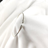 Bracelet jonc ouvert en argent avec extrémités serties de zircons Bracelet jonc ouvert en argent avec extrémités serties de zircons
