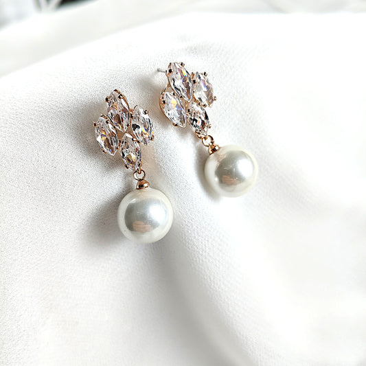 Boucles d’oreilles fantaisie perles et cristaux scintillants