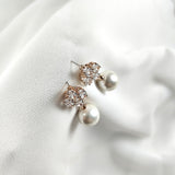Boucles d’oreilles fantaisie perles et cristaux scintillants Boucles d’oreilles fantaisie perles et cristaux scintillants
