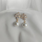Boucles d’oreilles fantaisie perles et cristaux scintillants Boucles d’oreilles fantaisie perles et cristaux scintillants