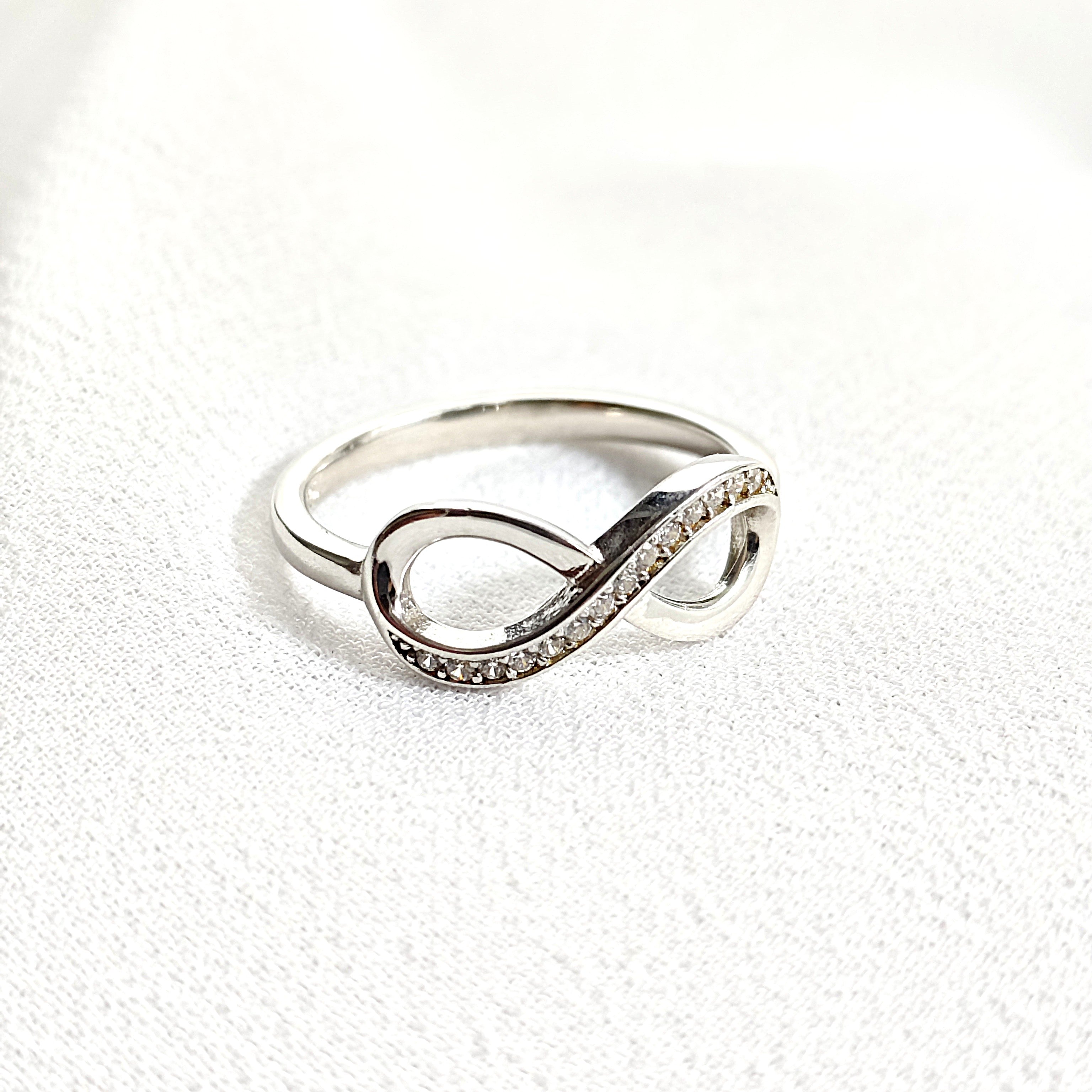 Bague en argent 925 symbole infini pavée de zircons Bague en argent 925 symbole infini pavée de zircons