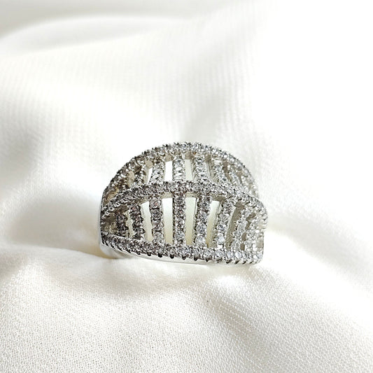 Bague en argent 925 ajourée pavée de zircons – Élégance moderne