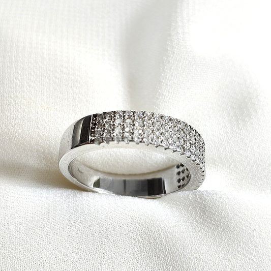 Bague en argent 925 pavée de zircons – Élégance intemporelle