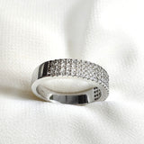 Bague en argent 925 pavée de zircons – Élégance intemporelle Bague en argent 925 pavée de zircons – Élégance intemporelle