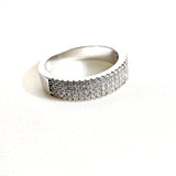 Bague en argent 925 pavée de zircons – Élégance intemporelle Bague en argent 925 pavée de zircons – Élégance intemporelle