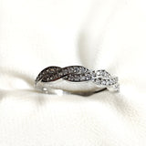 Bague en argent 925 entrelacée pavée de zircons – Raffinement éternel Bague en argent 925 entrelacée pavée de zircons – Raffinement éternel