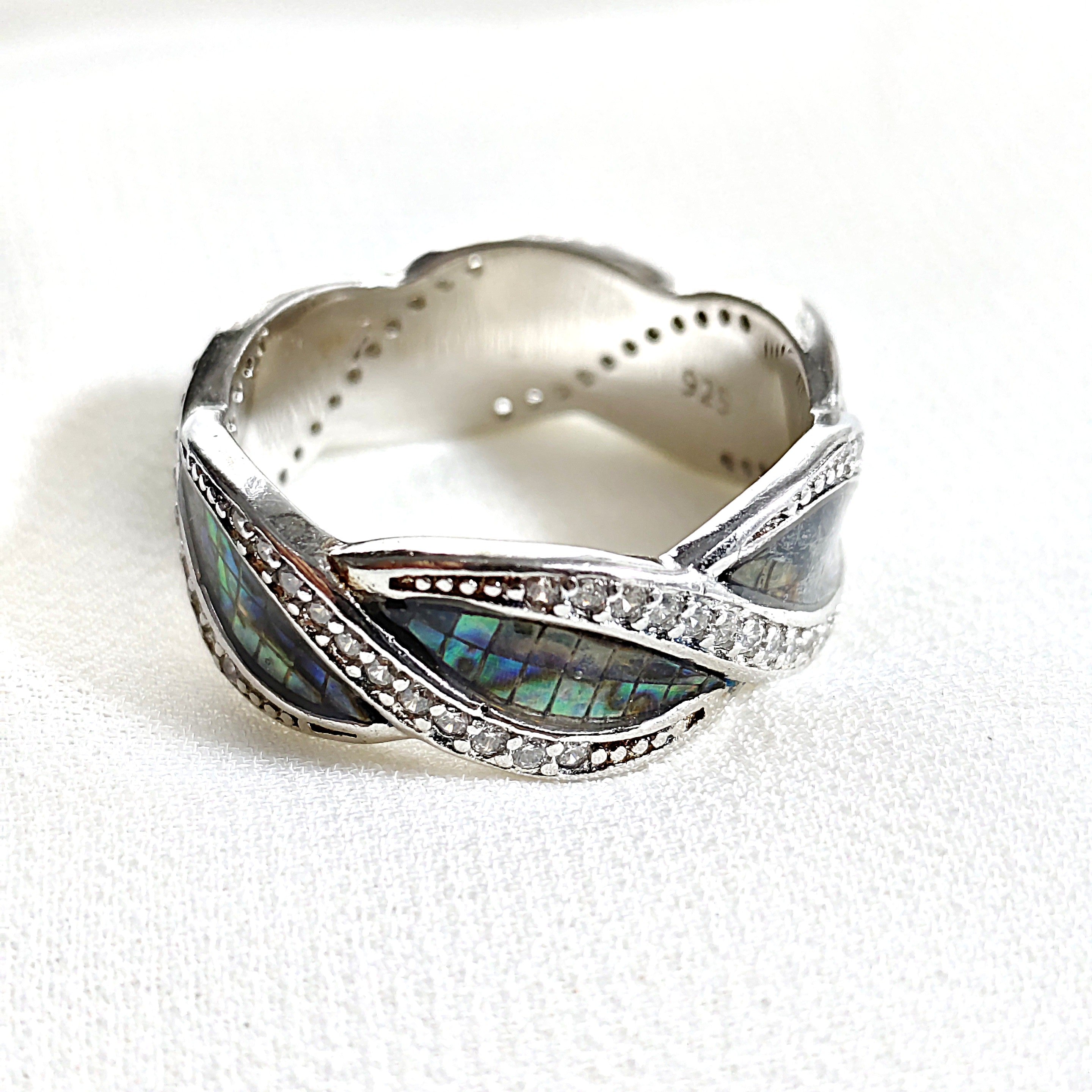 Bague en argent 925 incrustée nacre d’abalone et zircons – Éclat océanique Bague en argent 925 incrustée nacre d’abalone et zircons – Éclat océanique