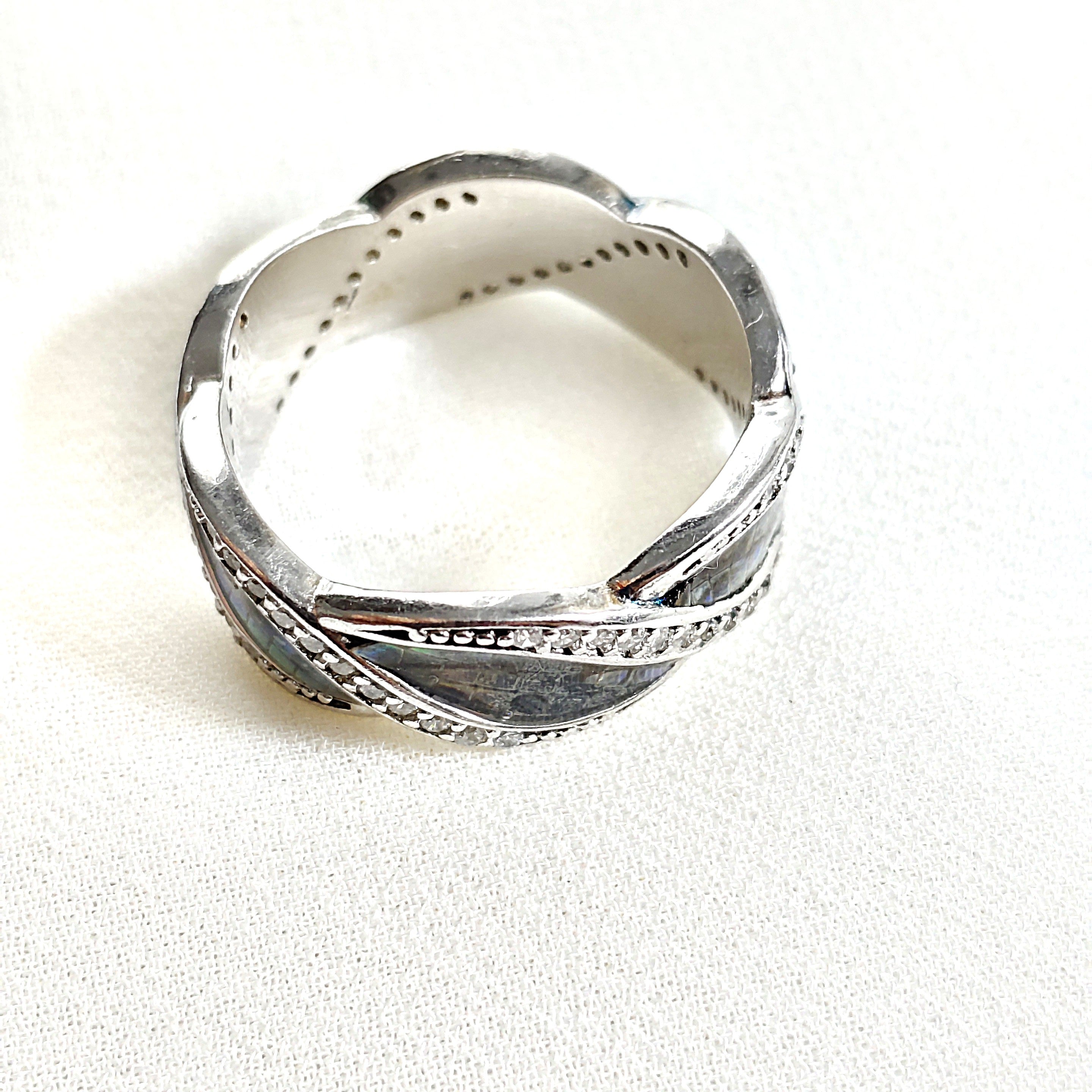 Bague en argent 925 incrustée nacre d’abalone et zircons – Éclat océanique Bague en argent 925 incrustée nacre d’abalone et zircons – Éclat océanique