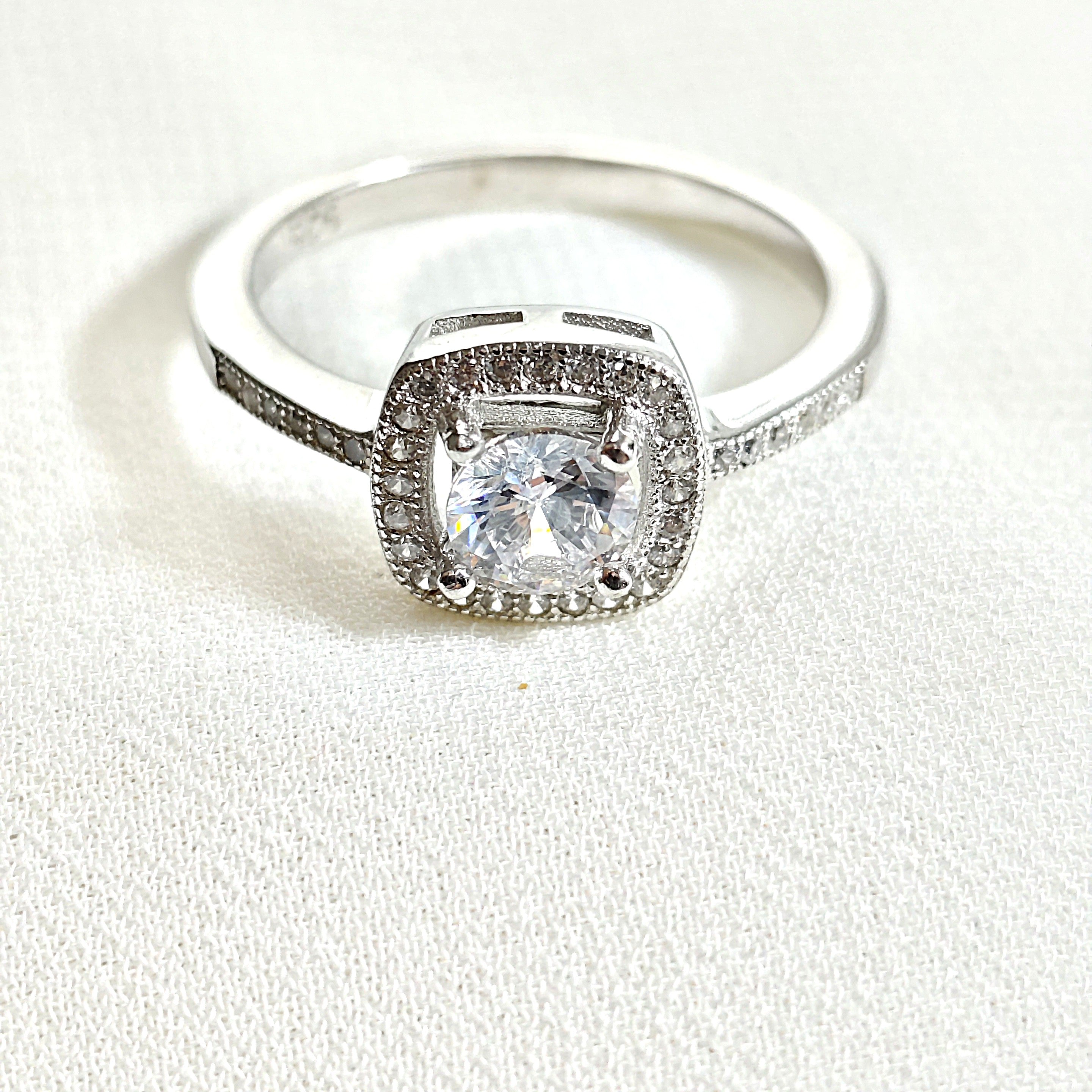Bague en argent 925 sertie zircon carré – Élégance pure Bague en argent 925 sertie zircon carré – Élégance pure