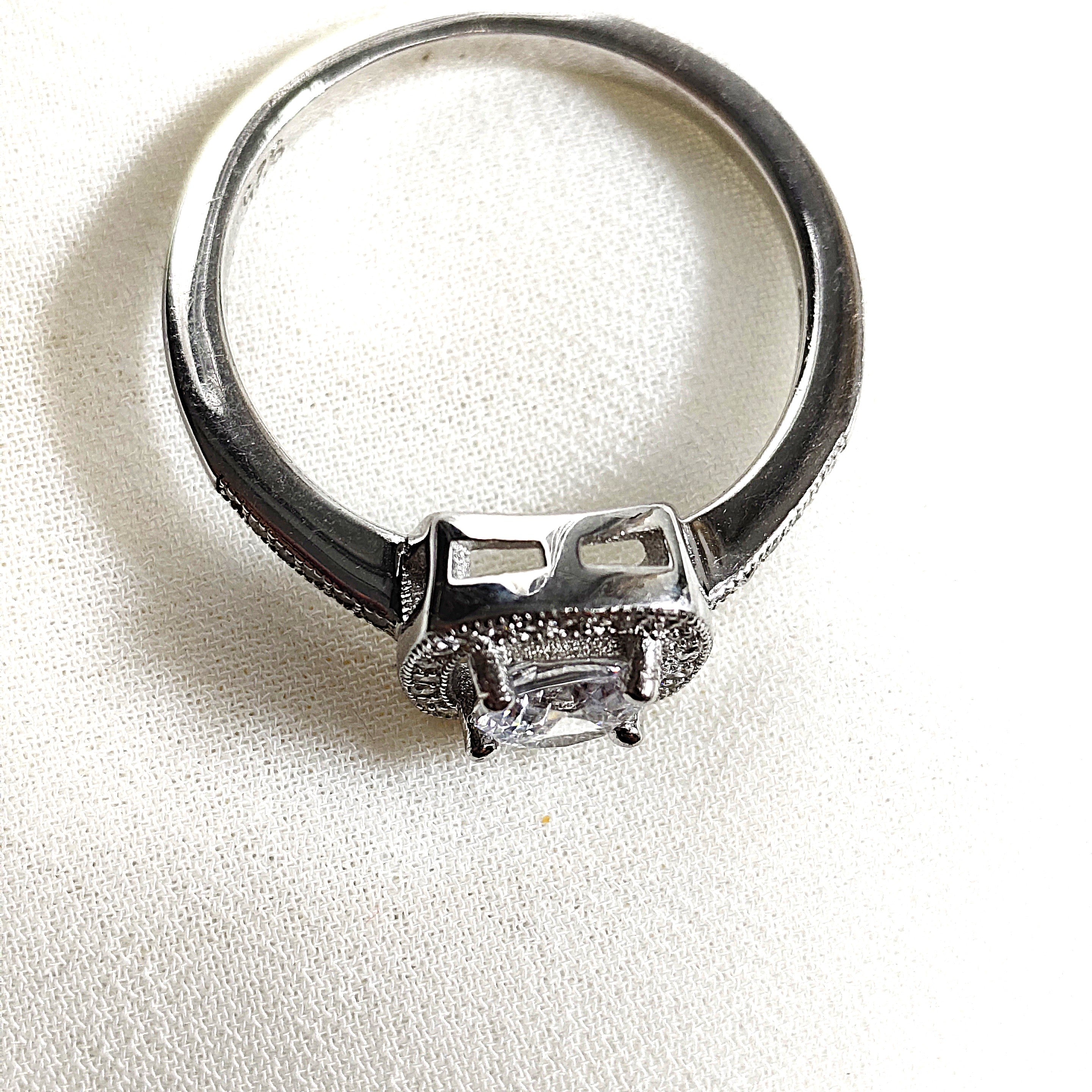 Bague en argent 925 sertie zircon carré – Élégance pure Bague en argent 925 sertie zircon carré – Élégance pure