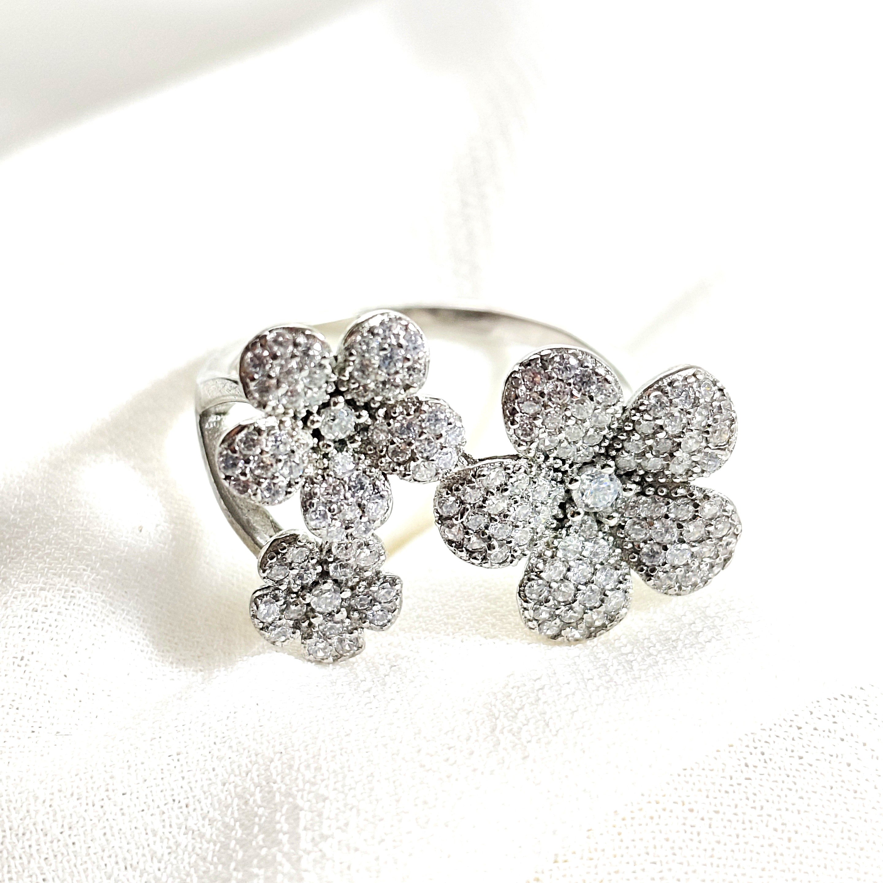 Bague en argent 925 fleurs scintillantes – Élégance florale Bague en argent 925 fleurs scintillantes – Élégance florale
